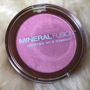 Mineral Fusion blush in Trace, unused